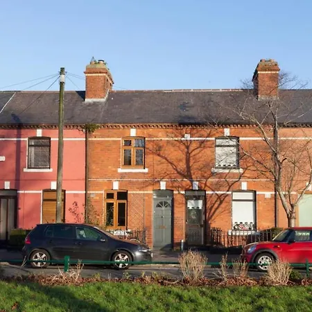 Cosy Redbrick Unbeatable Location Aikh96 Holiday home Dublin