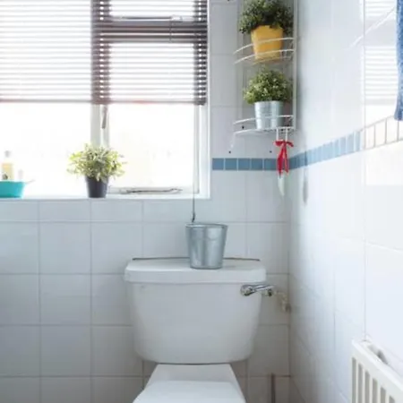 Cosy Redbrick Unbeatable Location Aikh96 Holiday home