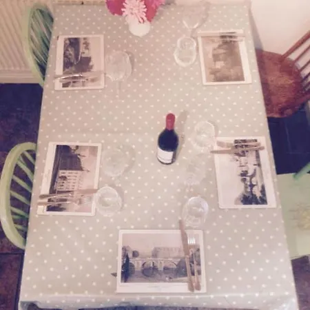 Cosy Redbrick Unbeatable Location Aikh96